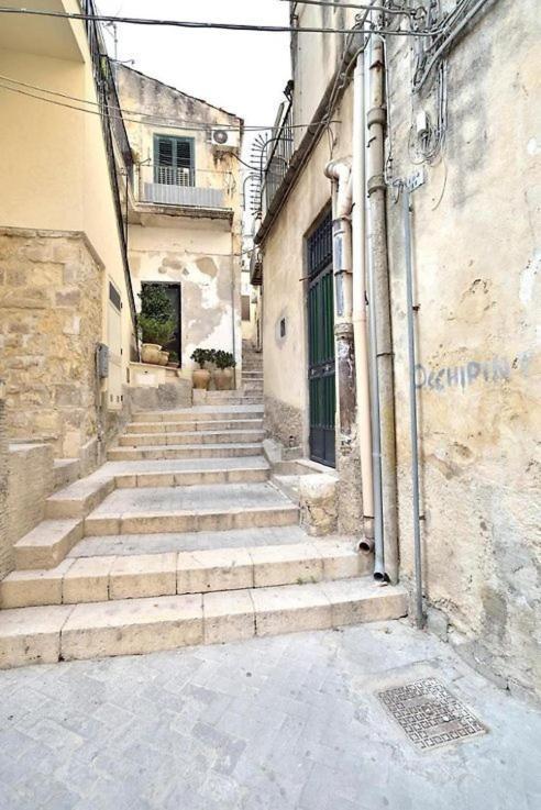 Misar-36 Hotel Modica Bagian luar foto